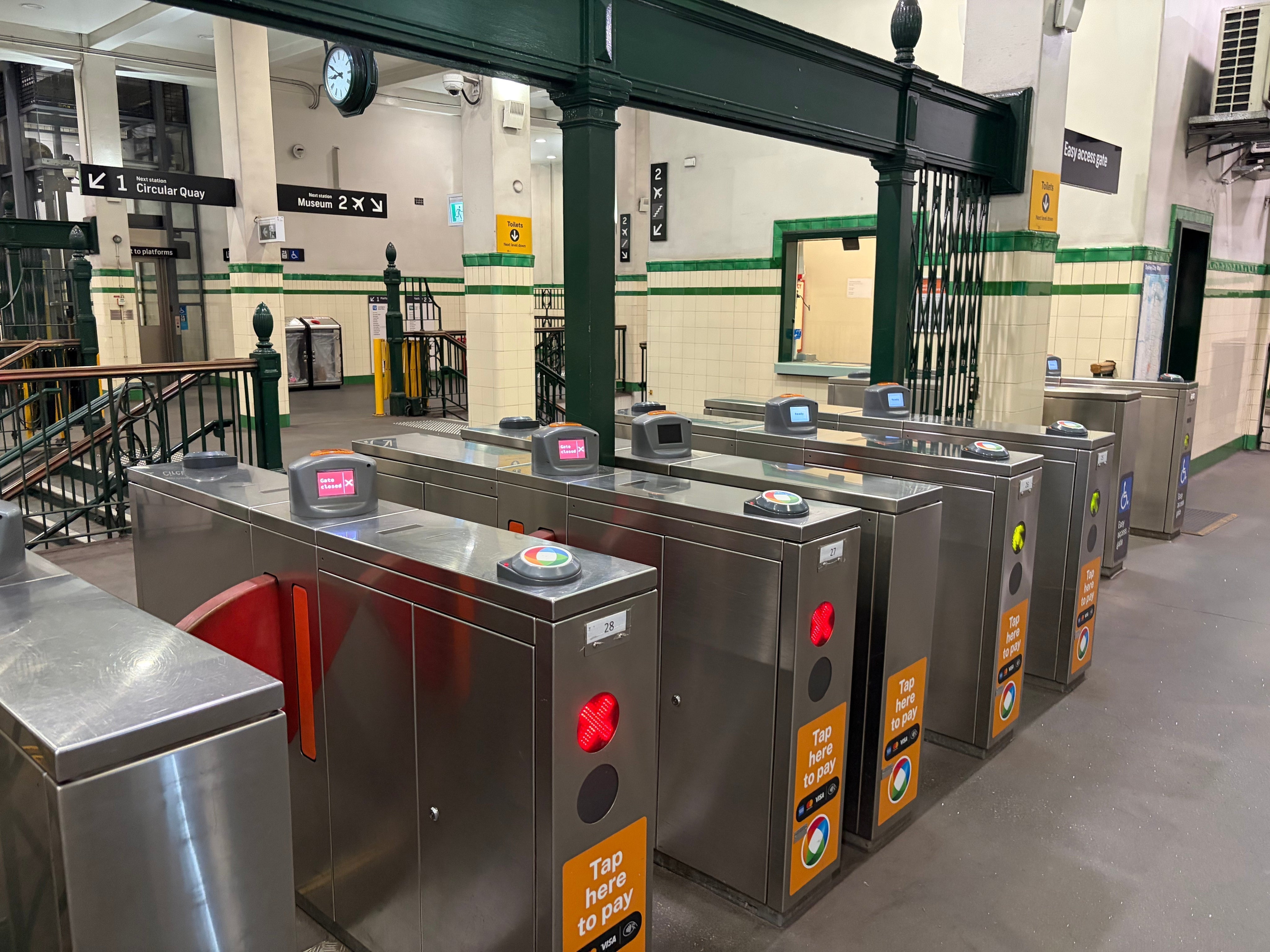 🇦🇺 オーストラリアに年に何度も出張するスタッフが教える「持って行って良かったもの」ベスト10｜実体験で選ぶ必携アイテム！