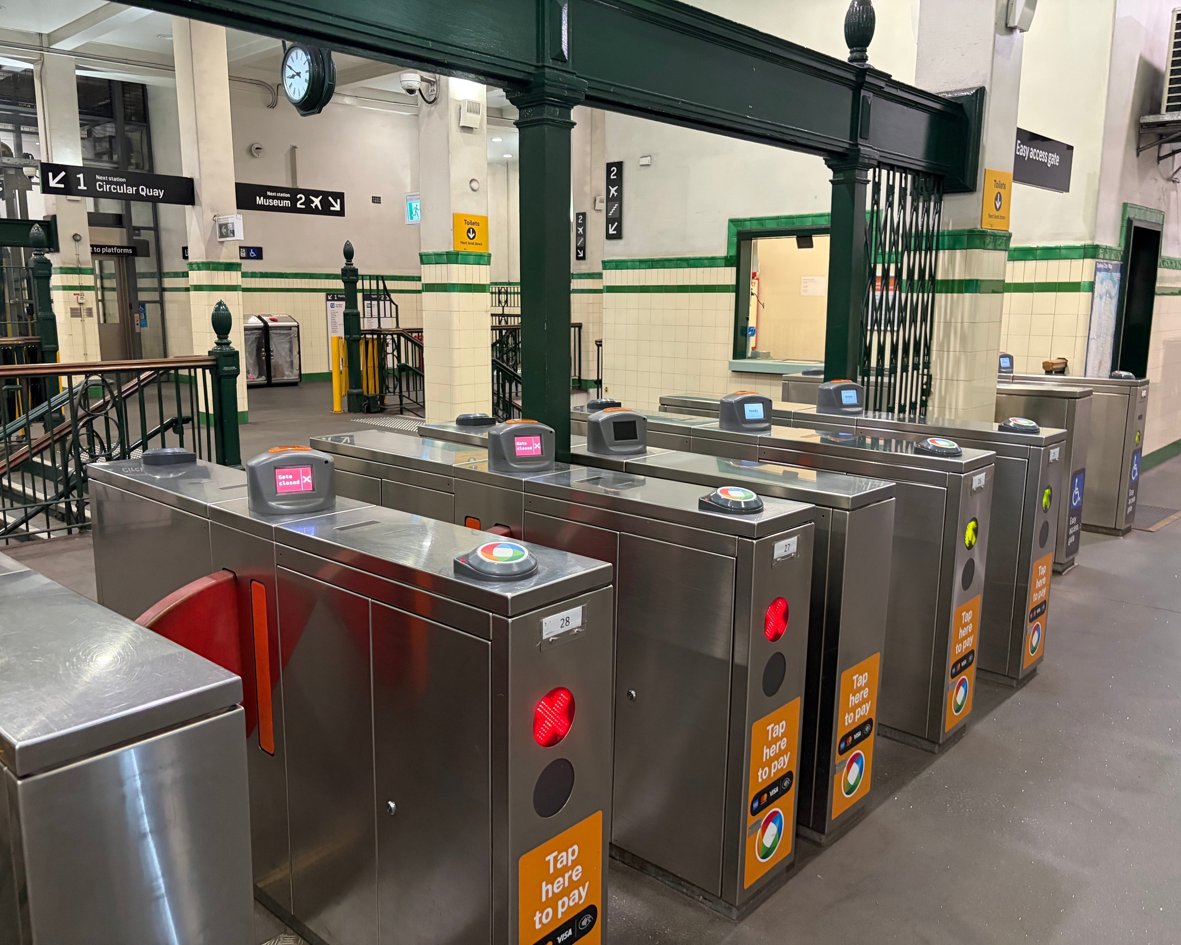 🇦🇺 オーストラリアに年に何度も出張するスタッフが教える「持って行って良かったもの」ベスト10｜実体験で選ぶ必携アイテム！