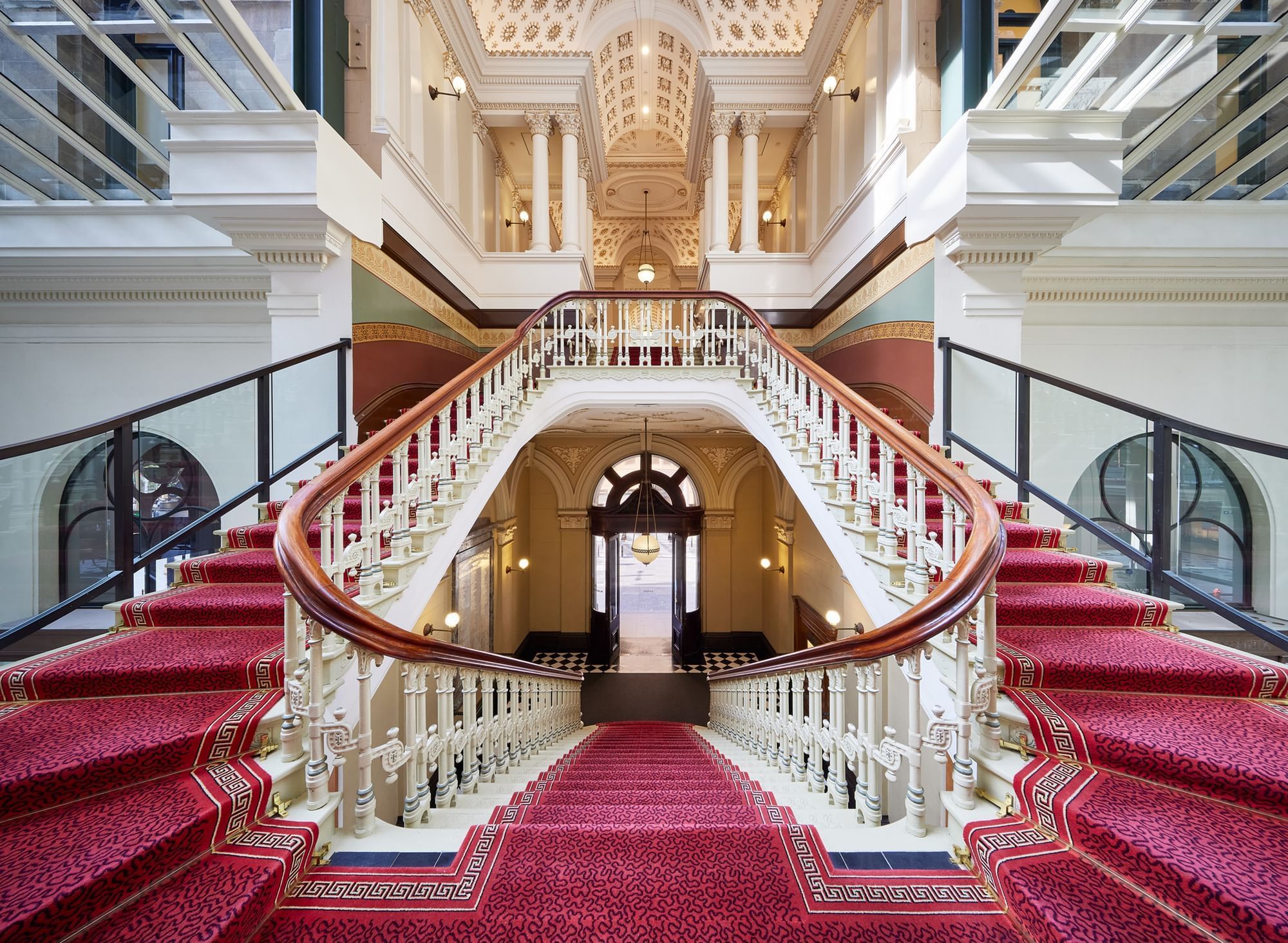 シドニーでウエディングフォトならここ！The Fullerton Hotel Sydney｜クラシカル＆雨天OKの撮影スポット